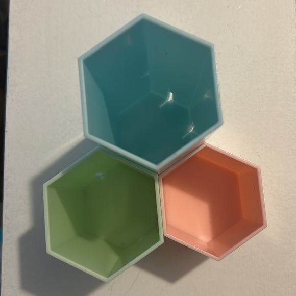 1pc Plastic Hexagonal Pen Holder (Make Up Brush Holder) - Picture 4 of 15